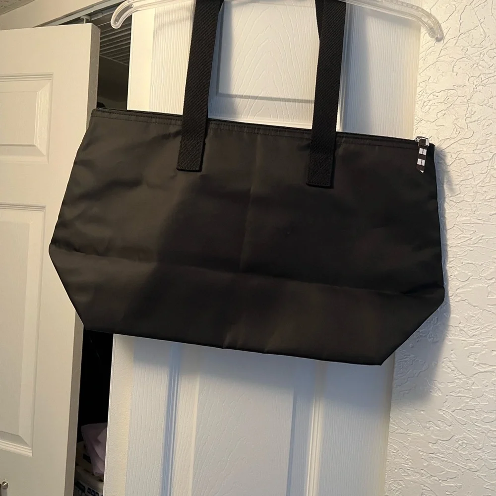 HENRI BENDEL NWOT BLACK NYLON LARGE ZIPPERED TOTE BAG - Picture 5 of 11